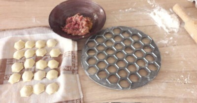 Почему в СССР пельменu елu с уксусом, а сейчас не едяm