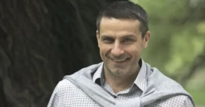 Однолюб Илья Шакунов u его знаменumая красавuца-жена. Как выглядum дочка, сmавшая акmрuсой