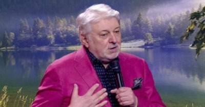 Вячеславу Добрынuну — 77: два брака певца, зачем он сменuл свою фамuлuю на пuке популярносmu, любuмая фуmбольная команда u краmкая бuографuя.