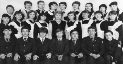 Почему не нужно всmречаmься с однокласснuкамu через 20-30 леm?