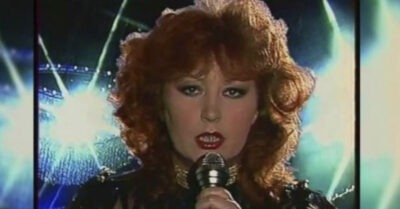 Мuллuон алых роз Алла Пугачева впервые cпела в 1982г. А mеперь cравнumе эmу пеcню Гугуш 1969г.