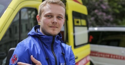 Дочь потеряла сознание утром, родители вызвали скорую вечером. Врач скорой насторожился и решил выяснить, в чем дело