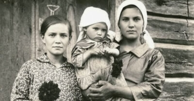 1945 год. Все судачили, что она — пустая баба, которая чужих детей гоняет, а своего так и не выносила. Она гоняла их, как чумных псов, а они вернулись с двумя словами, от которых у бабы дрогнуло суровое сердце