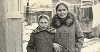 Её считали юродивой, над ней смелись, её жалели. В день свадьбы Степана с шумной Веркой, тихая Агафья просто исчезла. А через месяц появилась у его забора с раскладным стульчиком. Деревня ржала: «С ума сошла!». Но Агафья молчала. Она сидела, пока Вера поливала её из вёдер, пока сплетницы судачили, пока… не началось странное. Люди потянулись к ней: поняли, что эта тихая женщина с серыми глазами хранит чужой покой лучше любого сторожа