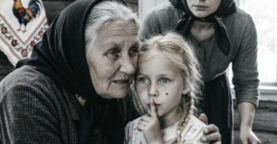 Когда страна объявила моего деда врагом народа, а отец бросил меня с ребёнком на произвол судьбы, нам осталась только одна надежда. Мы тайно крестились в сыром подвале