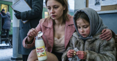 Застряла на вокзале с голой попой и без трусов, пригрела синеглазую беглянку, а потом в мою каморку вломился следователь с возбуждённым мокрым делом и блестящим стволом