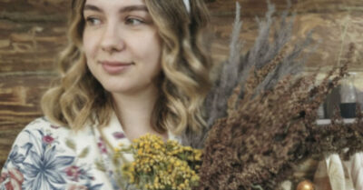 ГЛУХАЯ МЯТА 🌿 Сельская травница пообещала спасти сына председателя обычными отварами, поставив на кон свою репутацию и свободу. Но её чудодейственное исцеление запустило цепь событий, которая в итоге привела к ледяному опустошению в её глазах